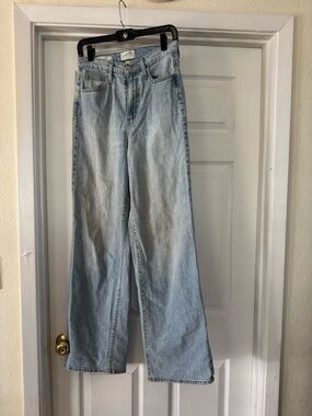 Universal Thread Light Blue Wide-Leg Jeans